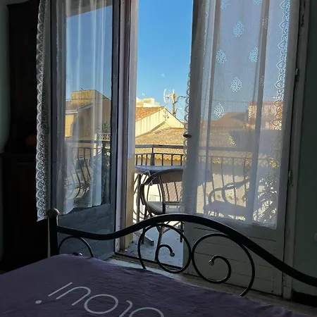 Dans 1 Cadre De Verdure Convivial Et Relax, Ideal Et Centre A 2 Pas, Jusqu'a 3 Triple Et Privees, Parties Communes Sdb, Wc, Jardin Homestay