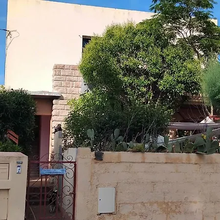 Dans 1 Cadre De Verdure Convivial Et Relax, Ideal Et Centre A 2 Pas, Jusqu'a 3 Triple Et Privees, Parties Communes Sdb, Wc, Jardin